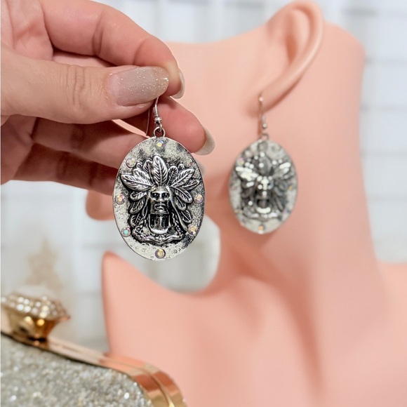 ⚜️ Silver Tribal Design Earrings - Picture 5 of 10